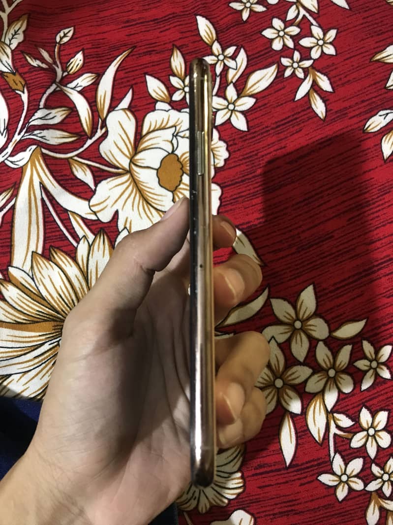 Apple iPhone 11 Pro Max 2