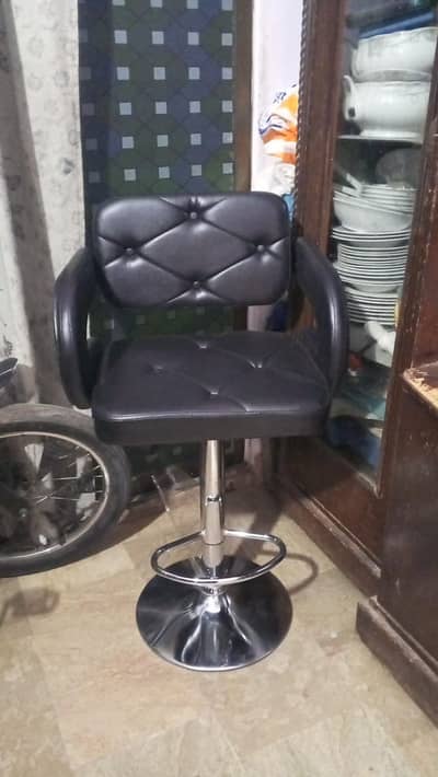 Hydraulic chair