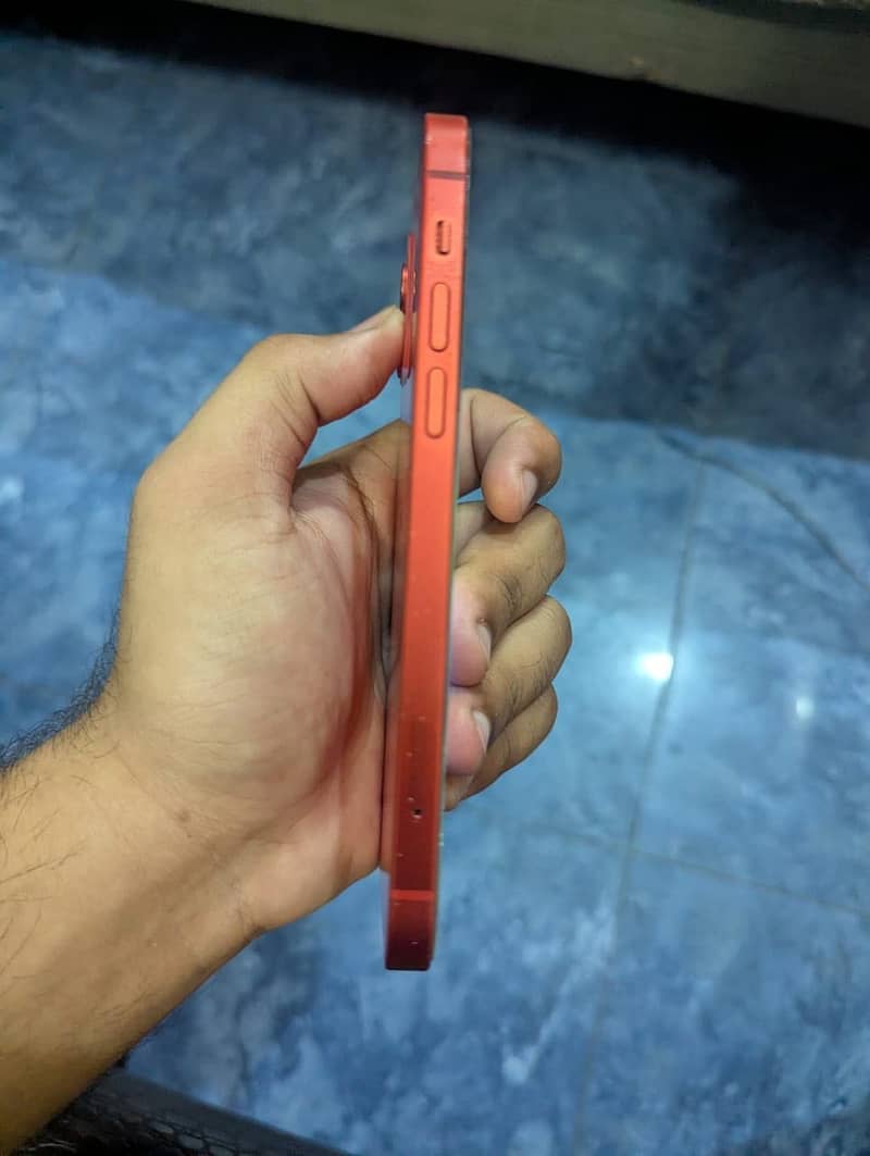 Apple iPhone 12 4