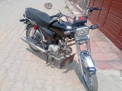 Crown 2020 Model – 100% Original | Excellent Condition