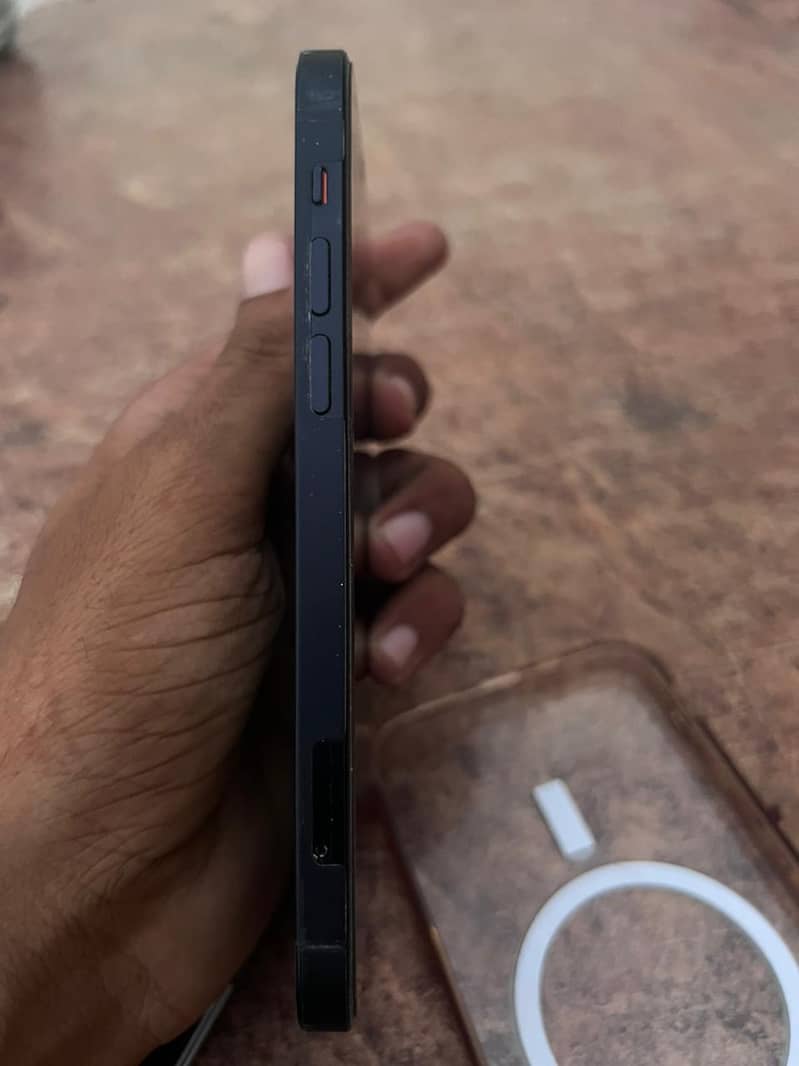 Apple iPhone 12 2