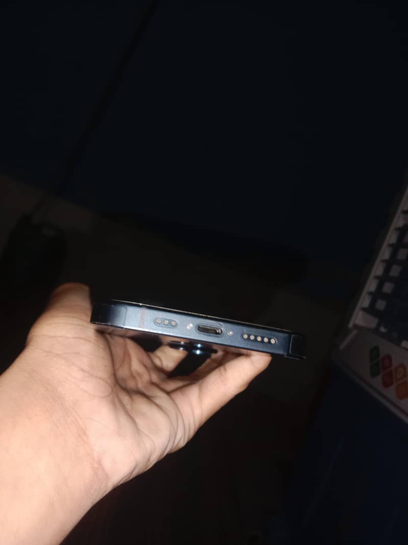 Apple iPhone 13 4