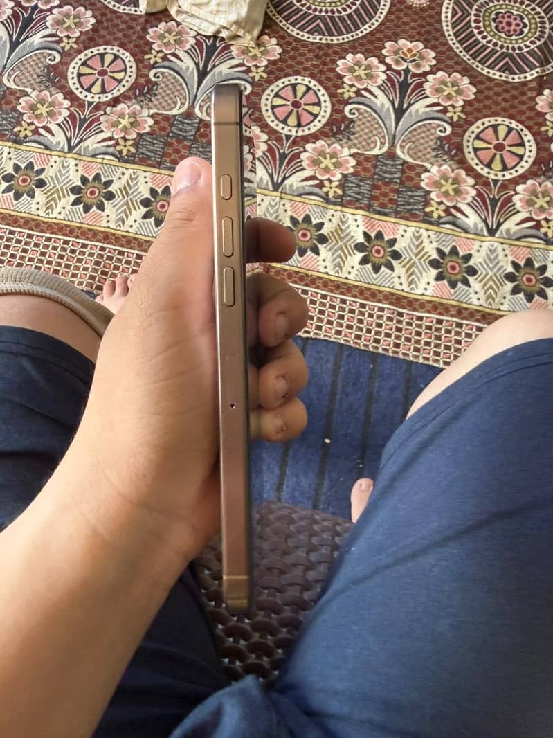 Apple iPhone 16 Pro Max 0
