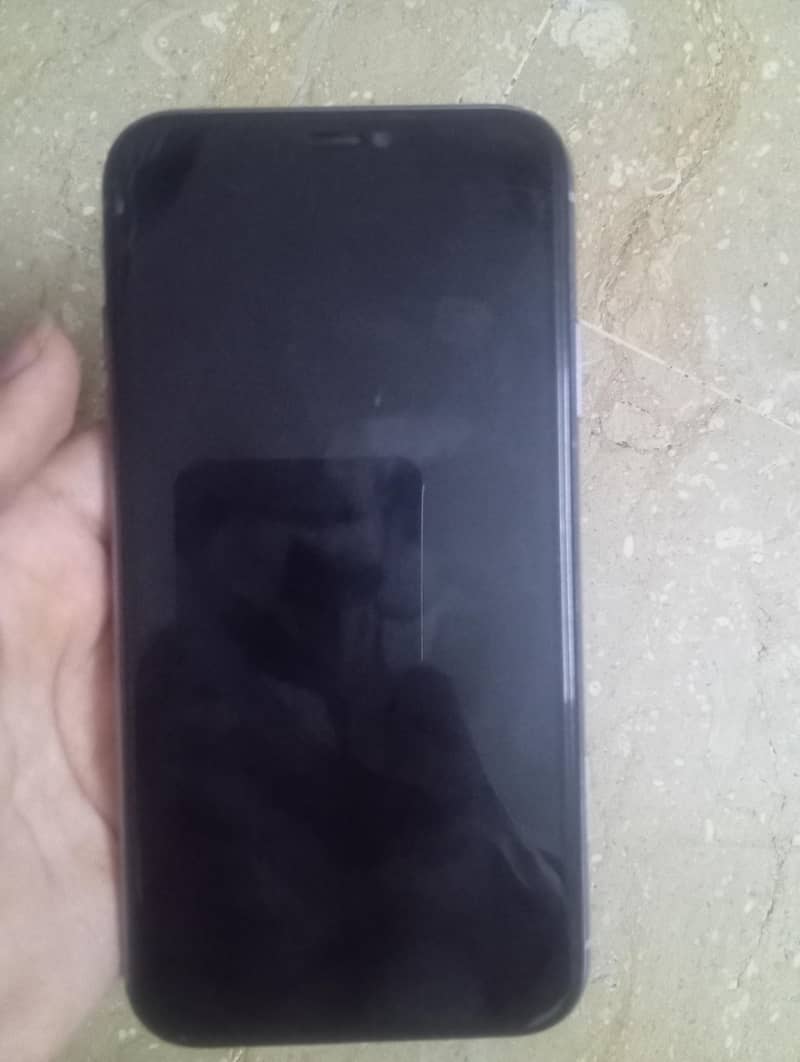 Apple iPhone 11 4