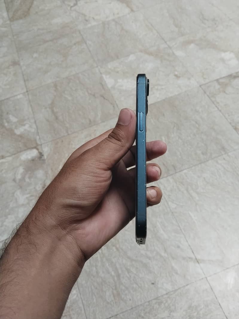 Apple iPhone 13 1