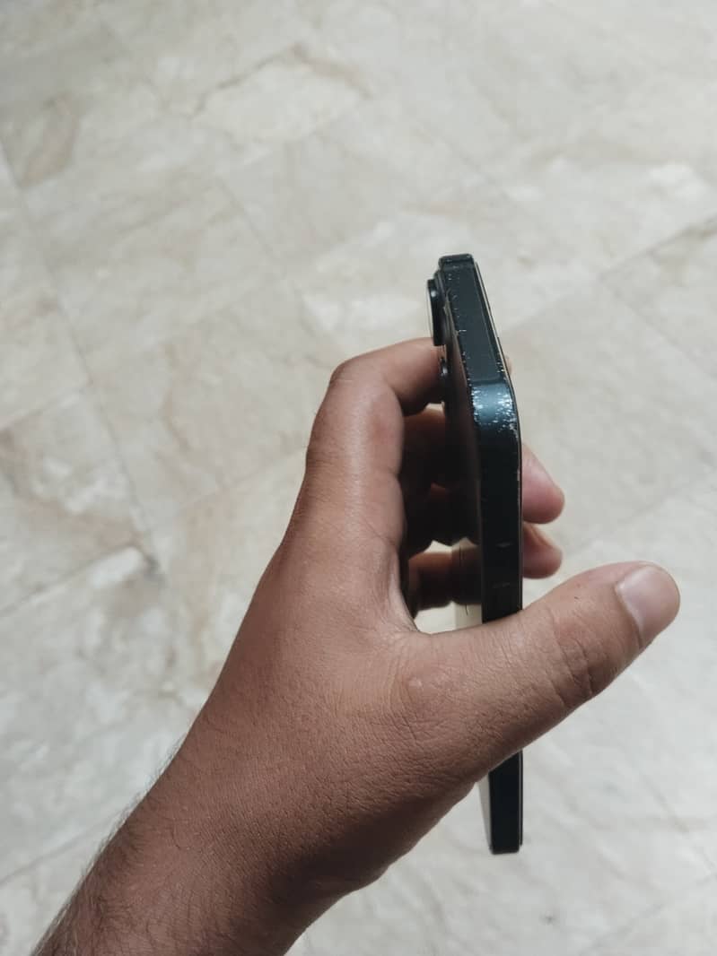 Apple iPhone 13 2