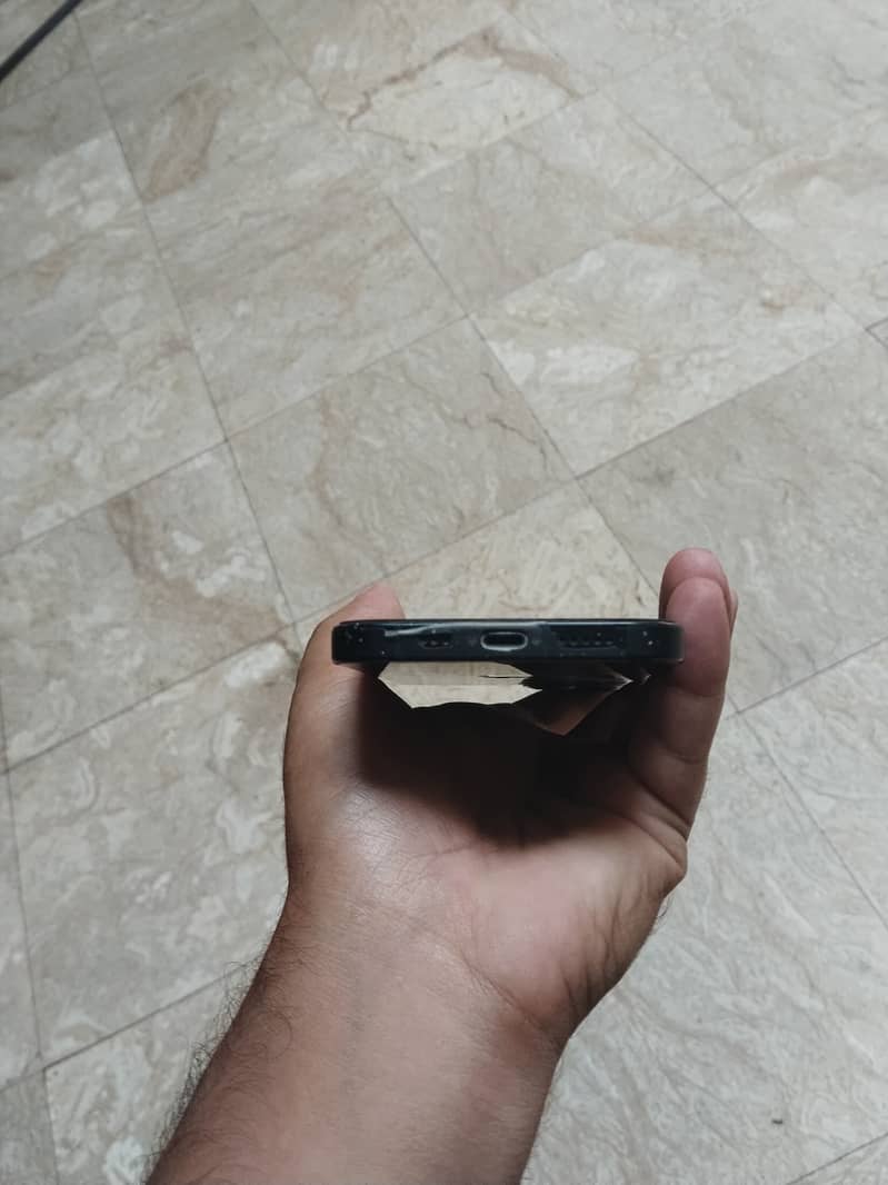 Apple iPhone 13 7