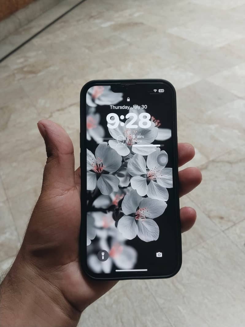 Apple iPhone 13 8