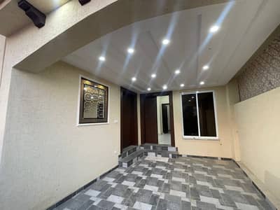 A Plus Construction Solid MAIN BOULEVARD 5 marla Brand new House Available For Sale Single Unit Very Good Most Prime Location Near To All Facilities Available