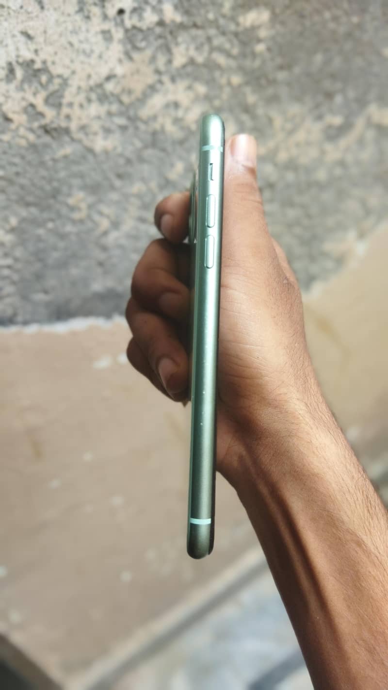 Apple iPhone 11 3