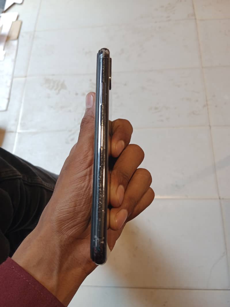 Apple iPhone X 3