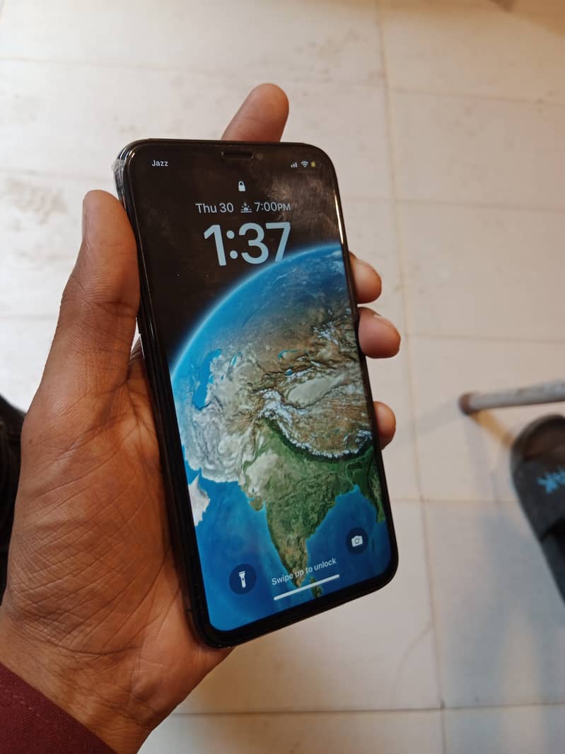 Apple iPhone X 4
