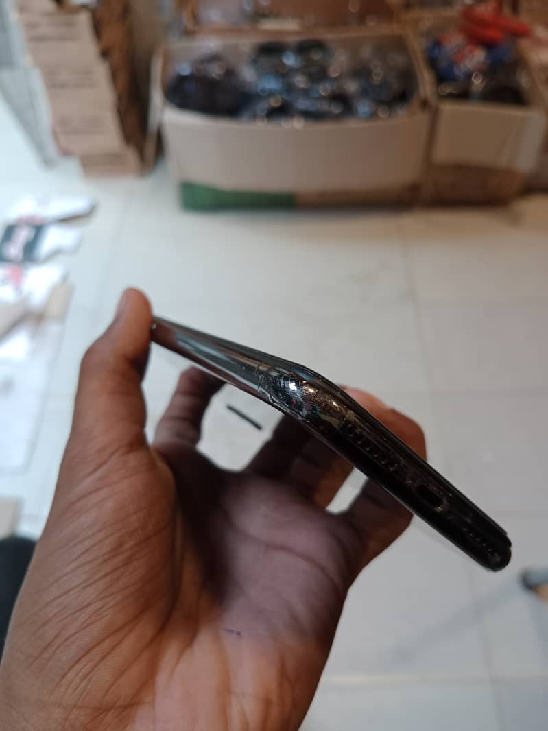 Apple iPhone X 5