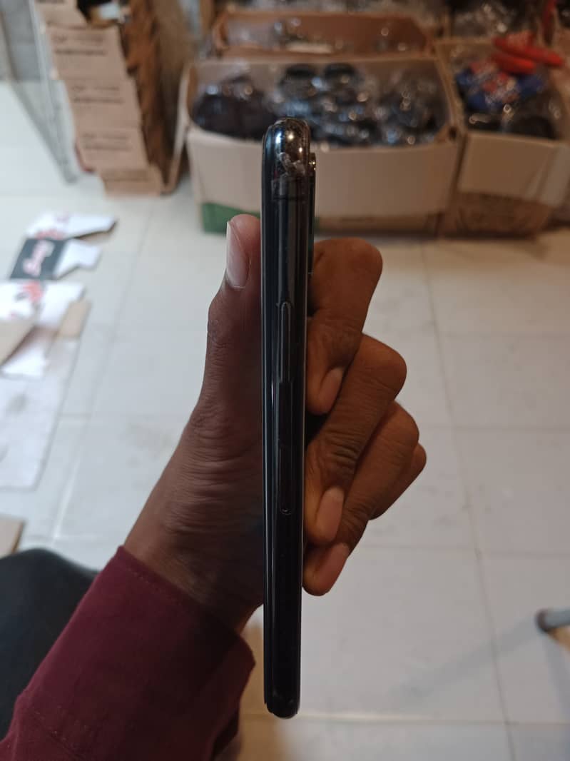Apple iPhone X 6