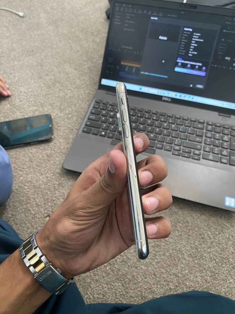 Apple iPhone XS 3