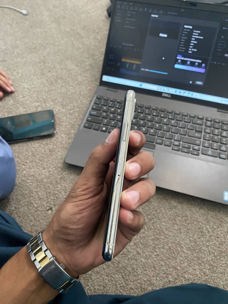 Apple iPhone XS 5