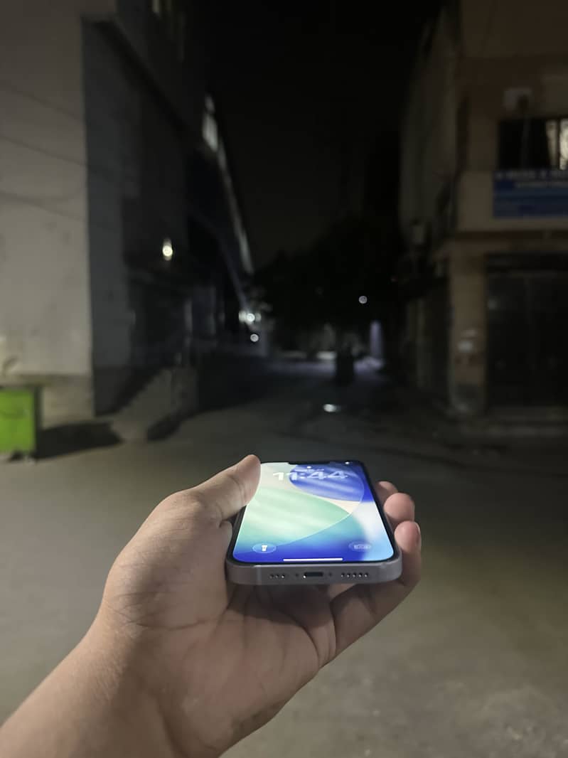 Apple iPhone 14 3