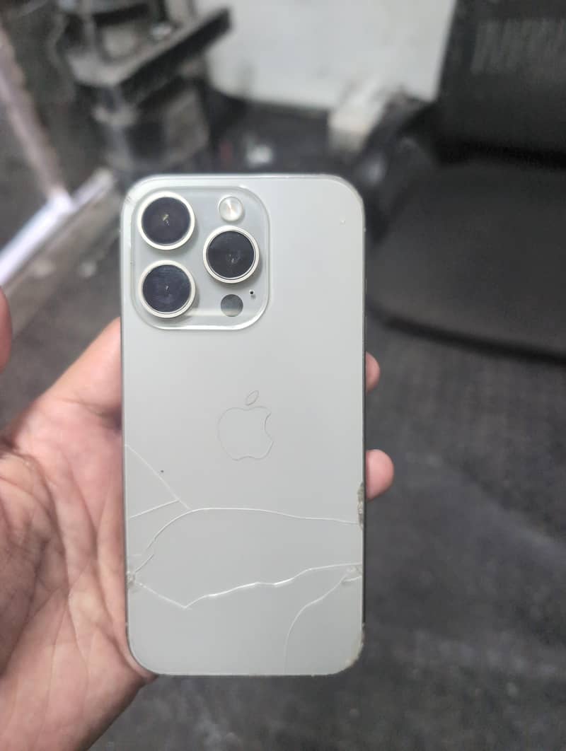 Apple iPhone 15 Pro 1