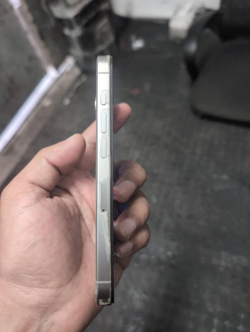 Apple iPhone 15 Pro 2