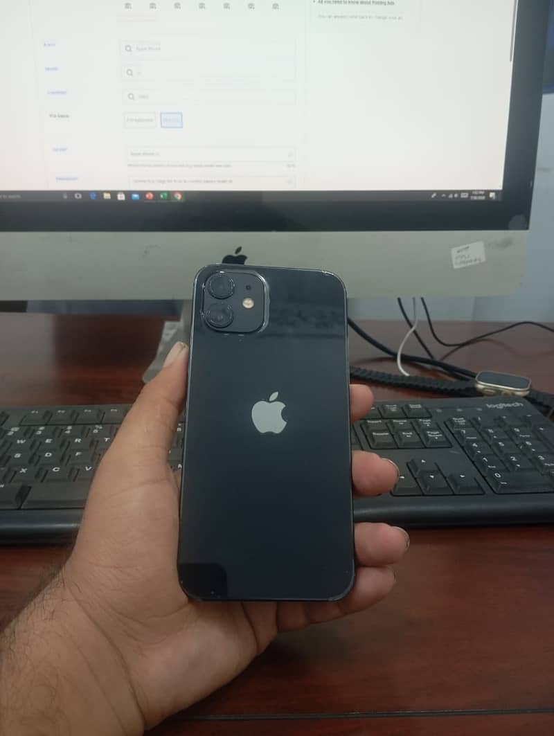 Apple iPhone 12 1