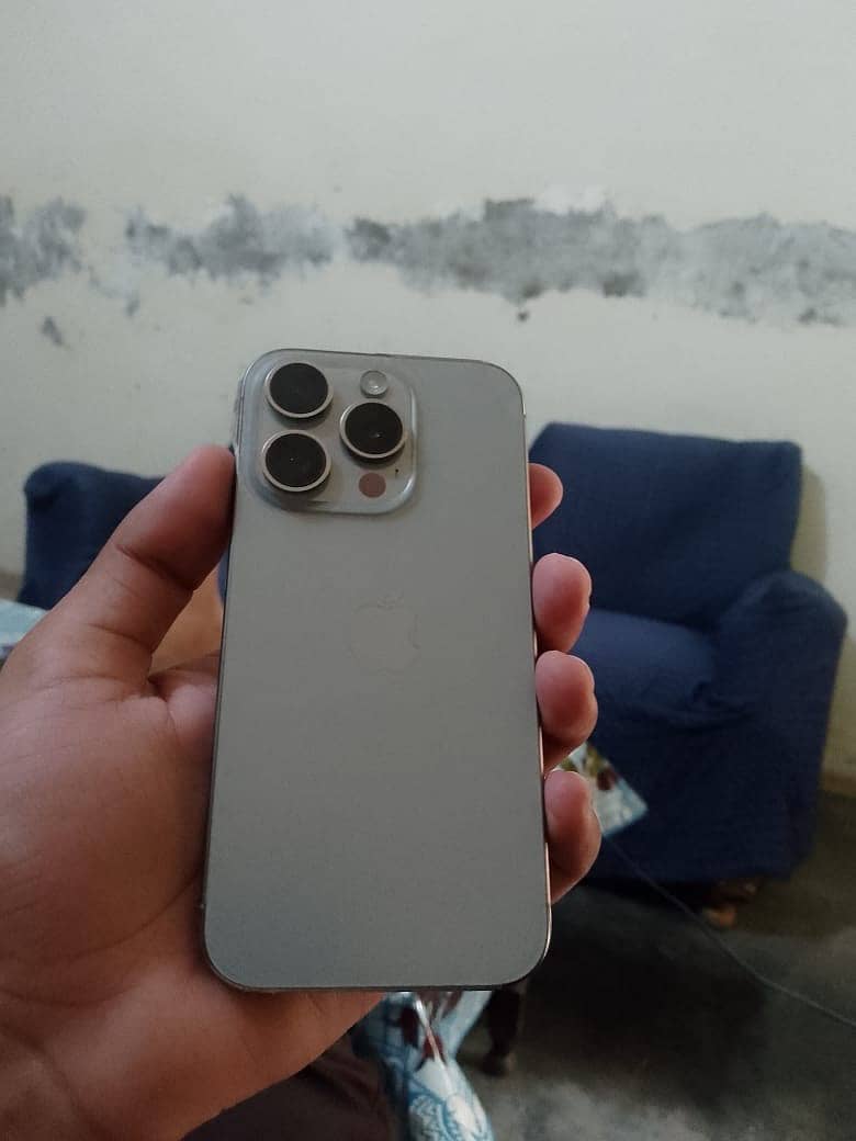 Apple iPhone 15 Pro 0