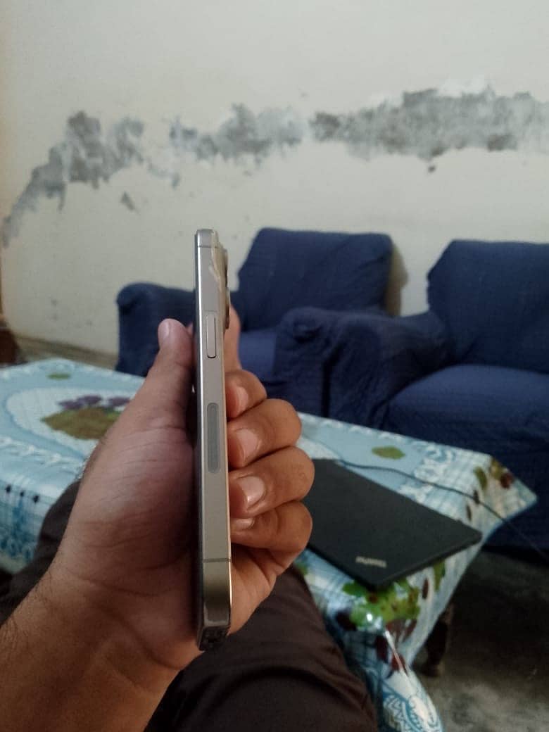 Apple iPhone 15 Pro 1