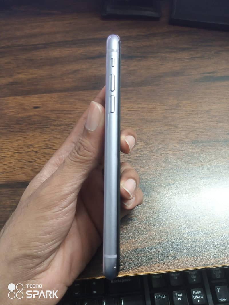 Apple iPhone 11 4