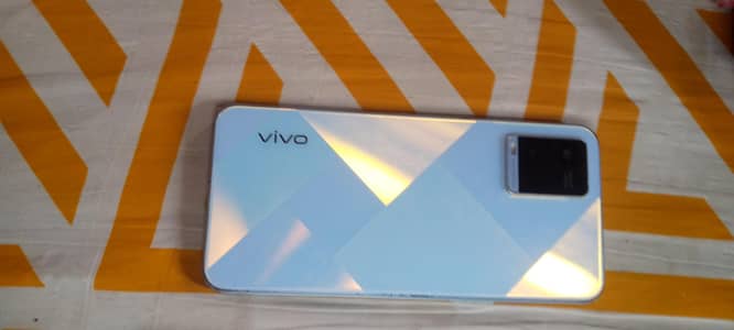 Vivo Y21 with box