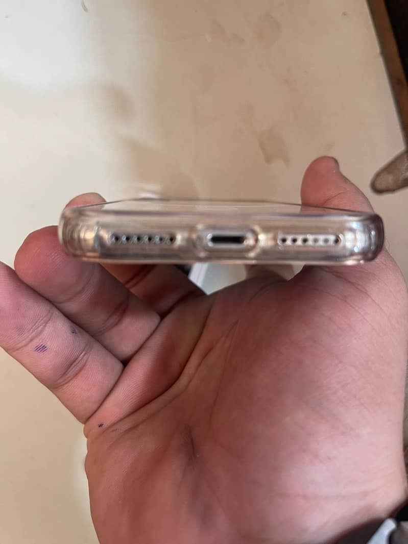 Apple iPhone X 4