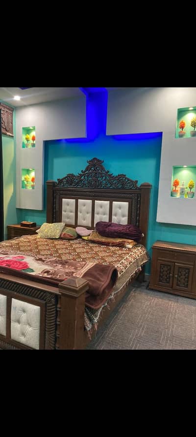 bed set with 2 side tblle and dressing table