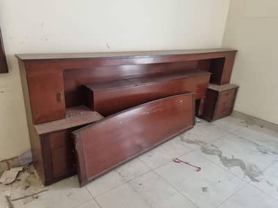 Bed urgently sale
