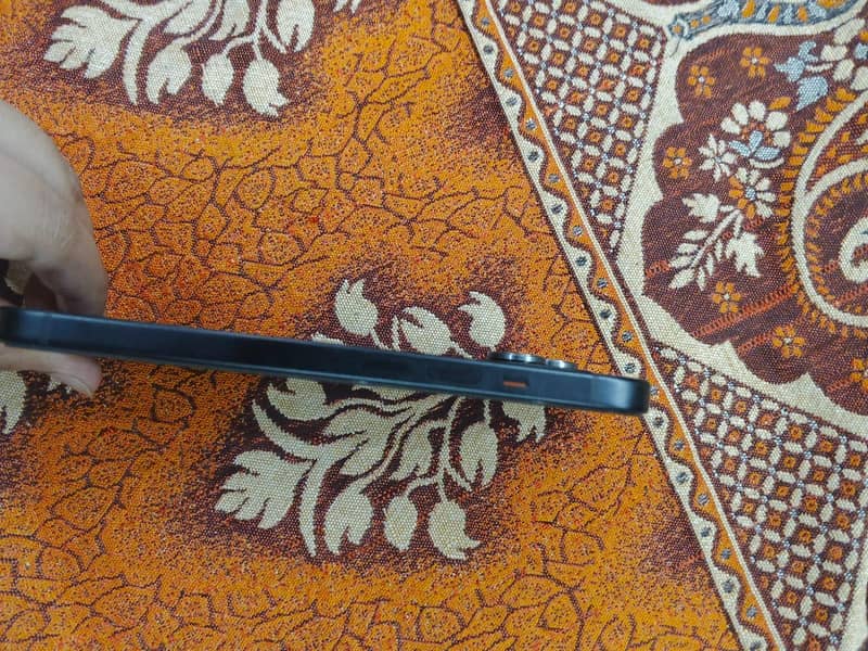 Apple iPhone 15 4