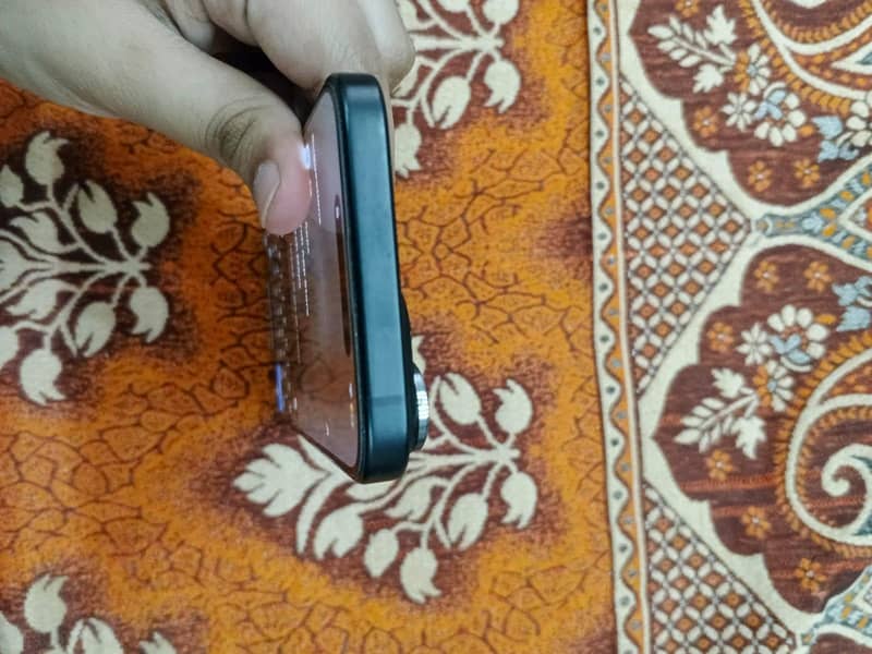Apple iPhone 15 6