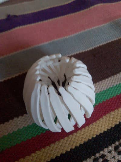 a hair tool of white it colour