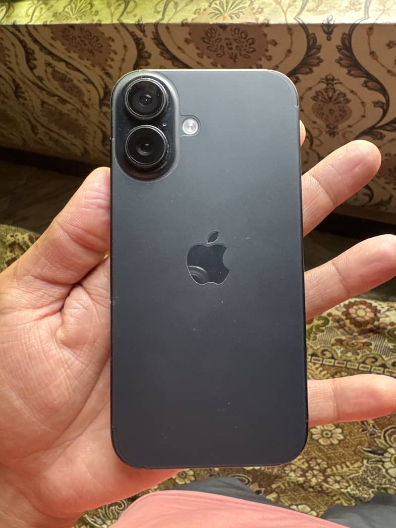 Apple iPhone 16 0