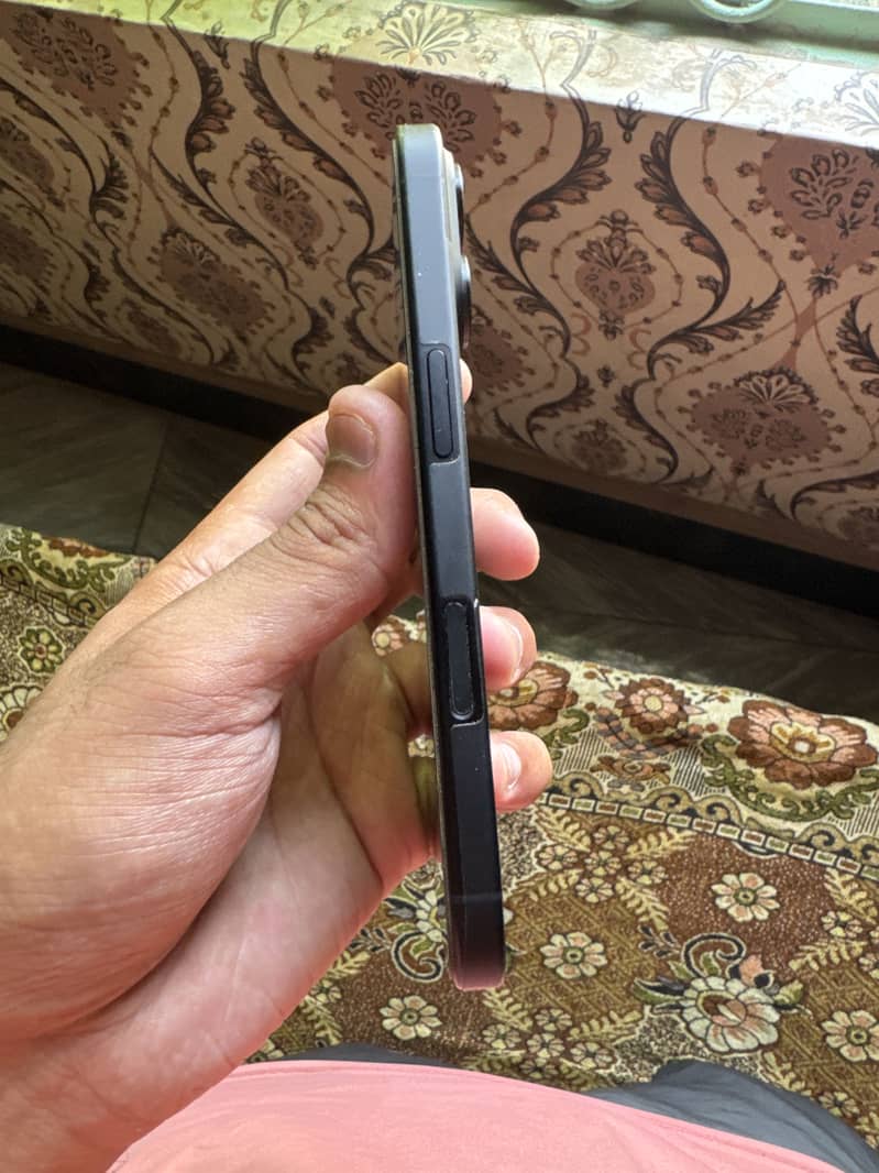 Apple iPhone 16 1