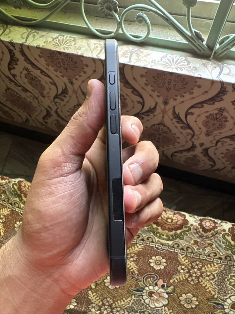 Apple iPhone 16 2