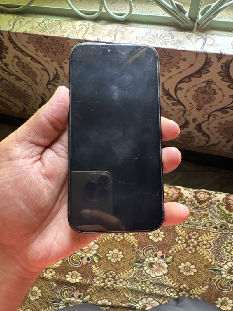 Apple iPhone 16 3