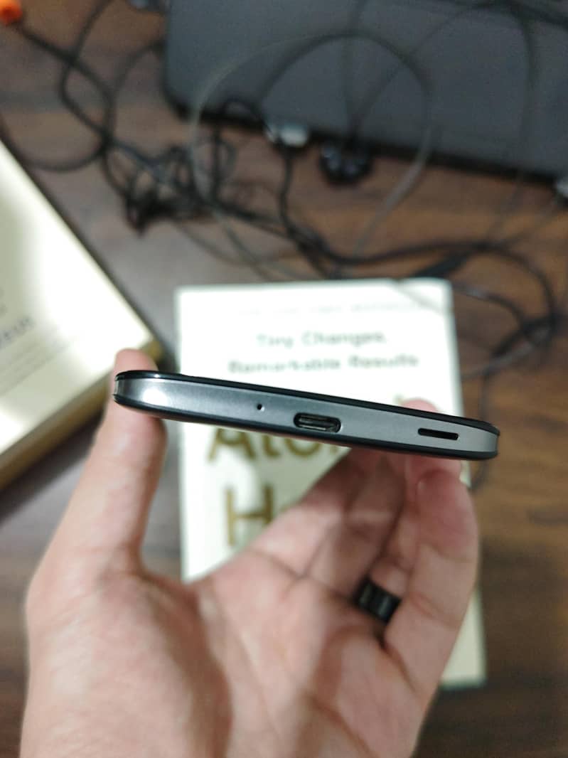 Sharp Aquos Zero 4