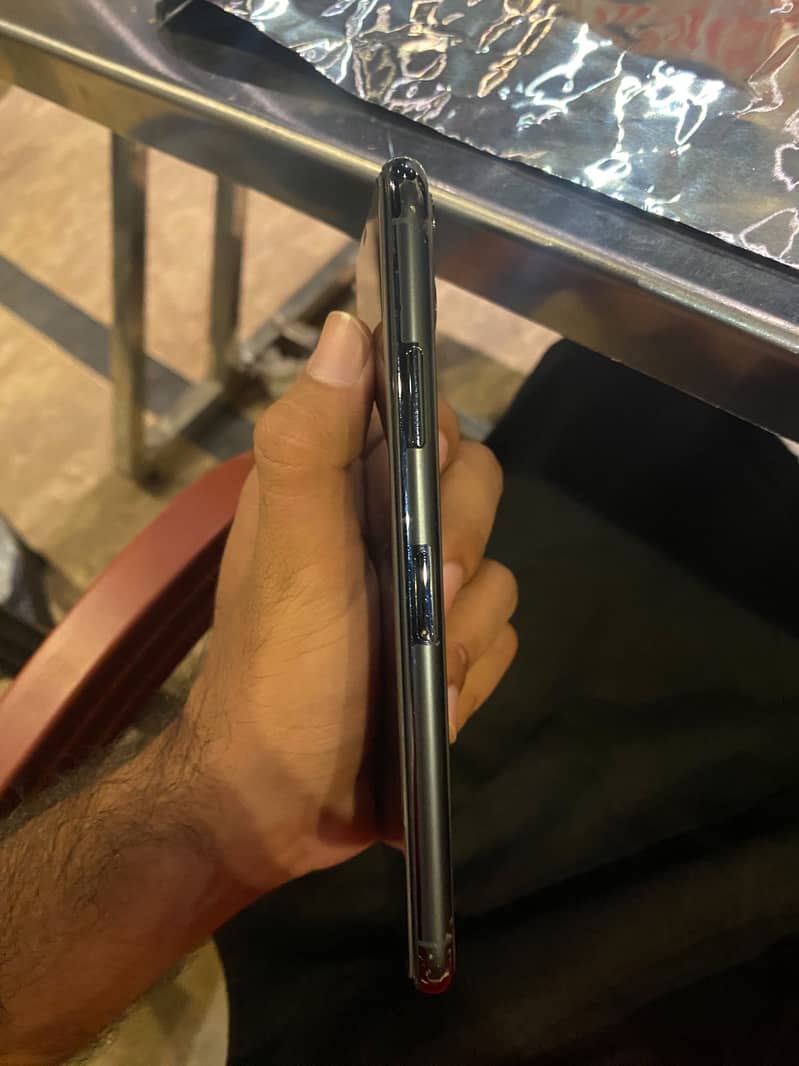IPHONE 11 pro max 3