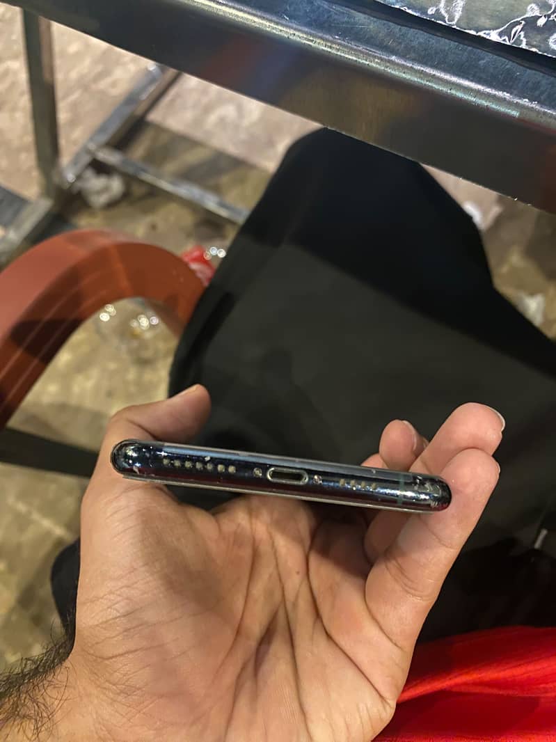 IPHONE 11 pro max 4
