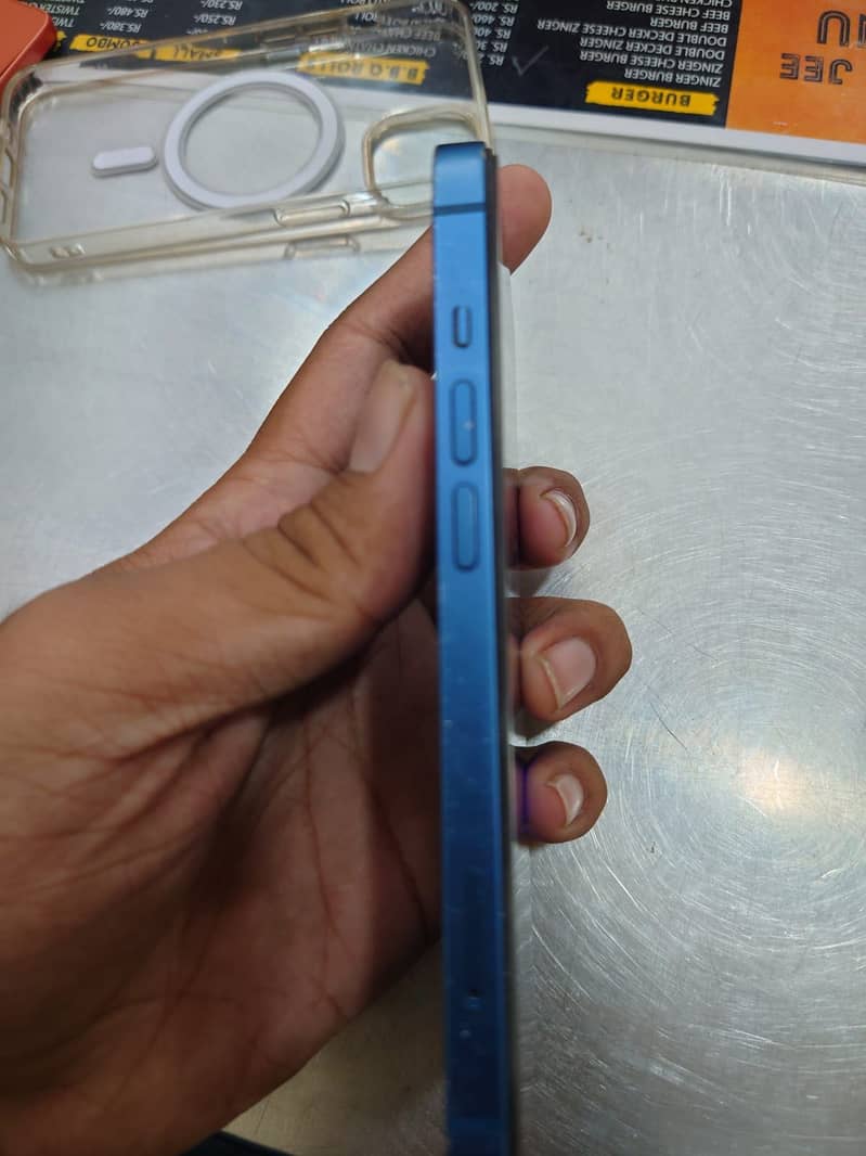 Apple iPhone 13 5