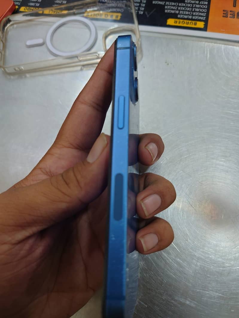 Apple iPhone 13 6
