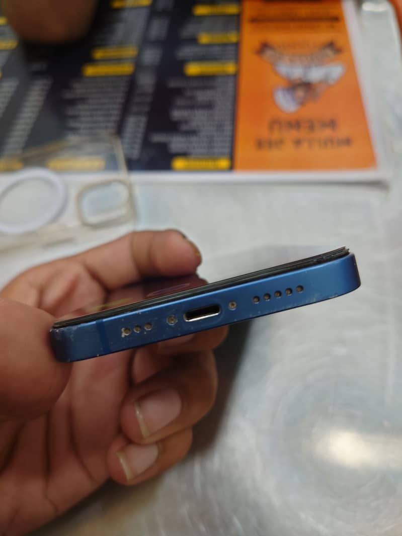 Apple iPhone 13 8