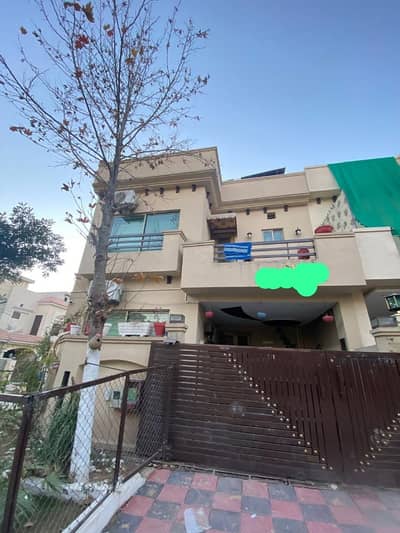Ali Block 5 Marla Boulevard Corner Slightly Used House For Sale House For Sale Direct Access To Main Boulevard Near To Mosque Commercial Park 1.5 Marla Extra Land For Lawn 50 Wide Road