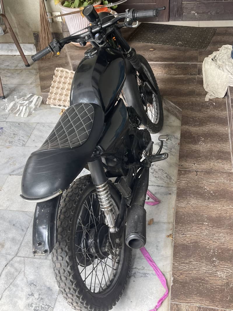 Customised cafe racer 1