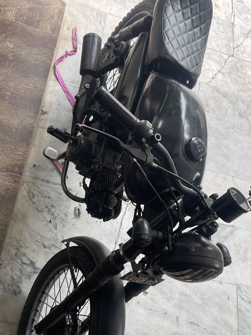 Customised cafe racer 2