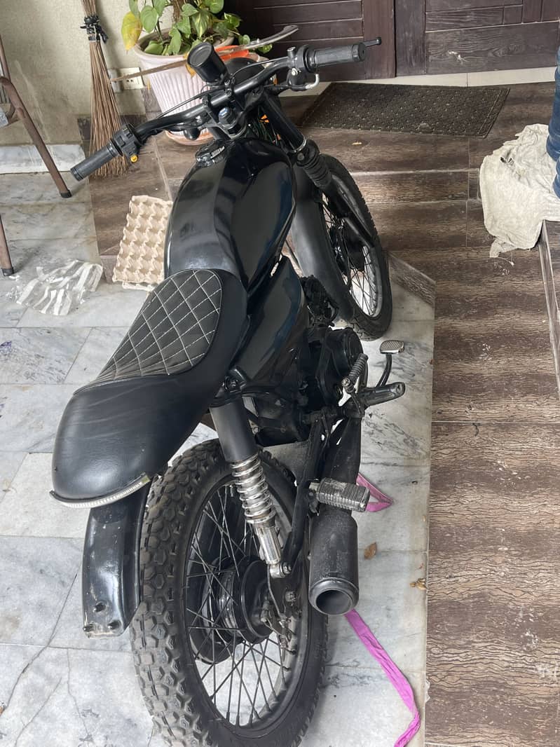 Customised cafe racer 3