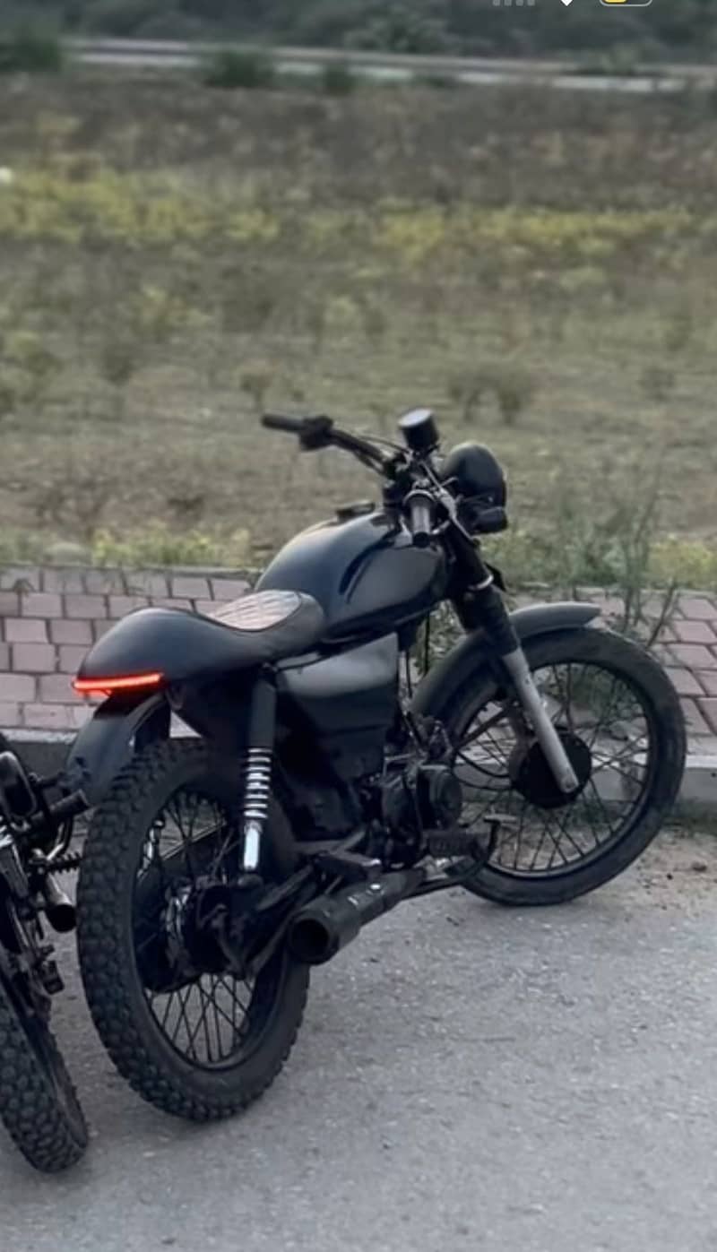 Customised cafe racer 4