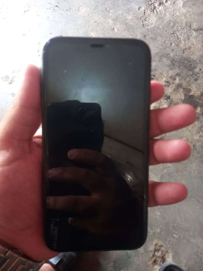 Apple iPhone 11 4